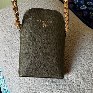 Michael Kors signature logo jetset small north south smartphone crossbody